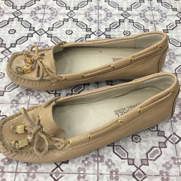 NEW Michael Kors patent leather slip on shoes - Picture 4 of 5